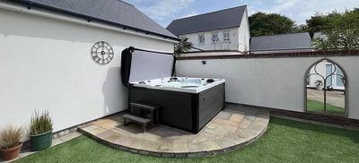 Der 5 Personen Outdoor Whirlpool Onyx PS Platinum Spa: Eine Oase der Luxusentspannung