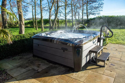 Der 8 Personen Outdoor Whirlpool Maximus PS Platinum Spa: Urlaubsflair im eigenen Garten