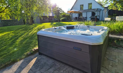 Ein Abend unter Sternen im 5 Personen Outdoor Whirlpool Barcelona PS Platinum Spa